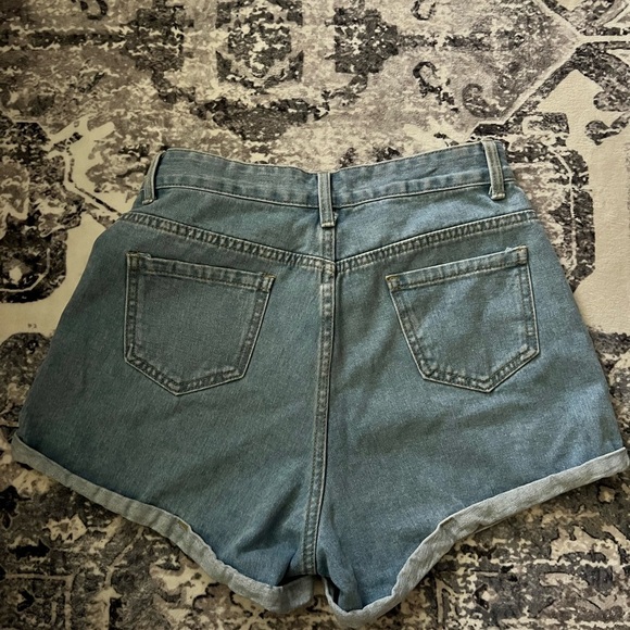 Daisy Embroidered High-Waisted Denim Shorts - Picture 2 of 2